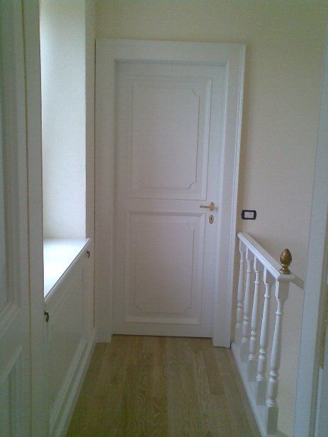 Porta in legno massello bianca