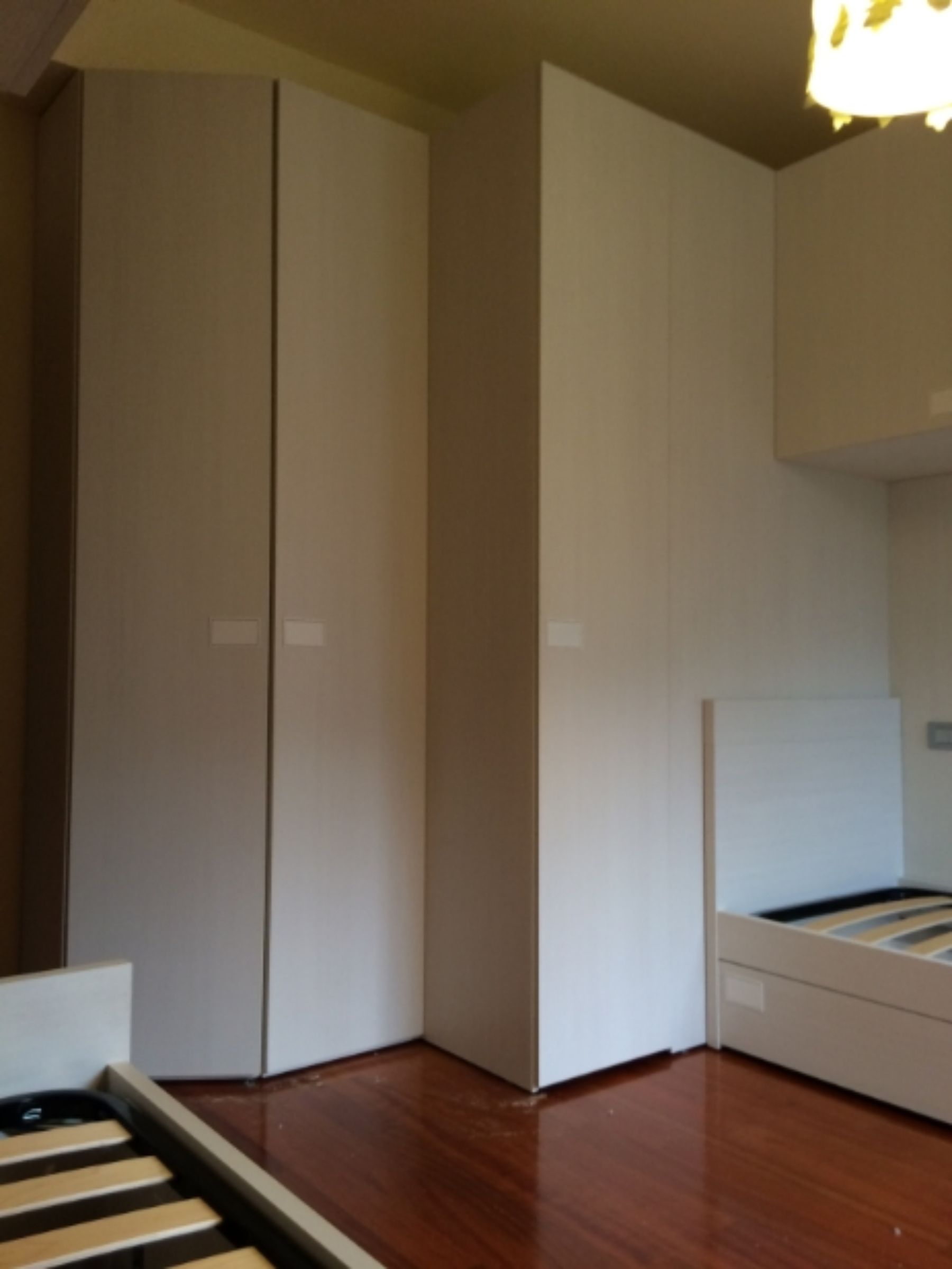 Camera da letto matrimoniale in legno