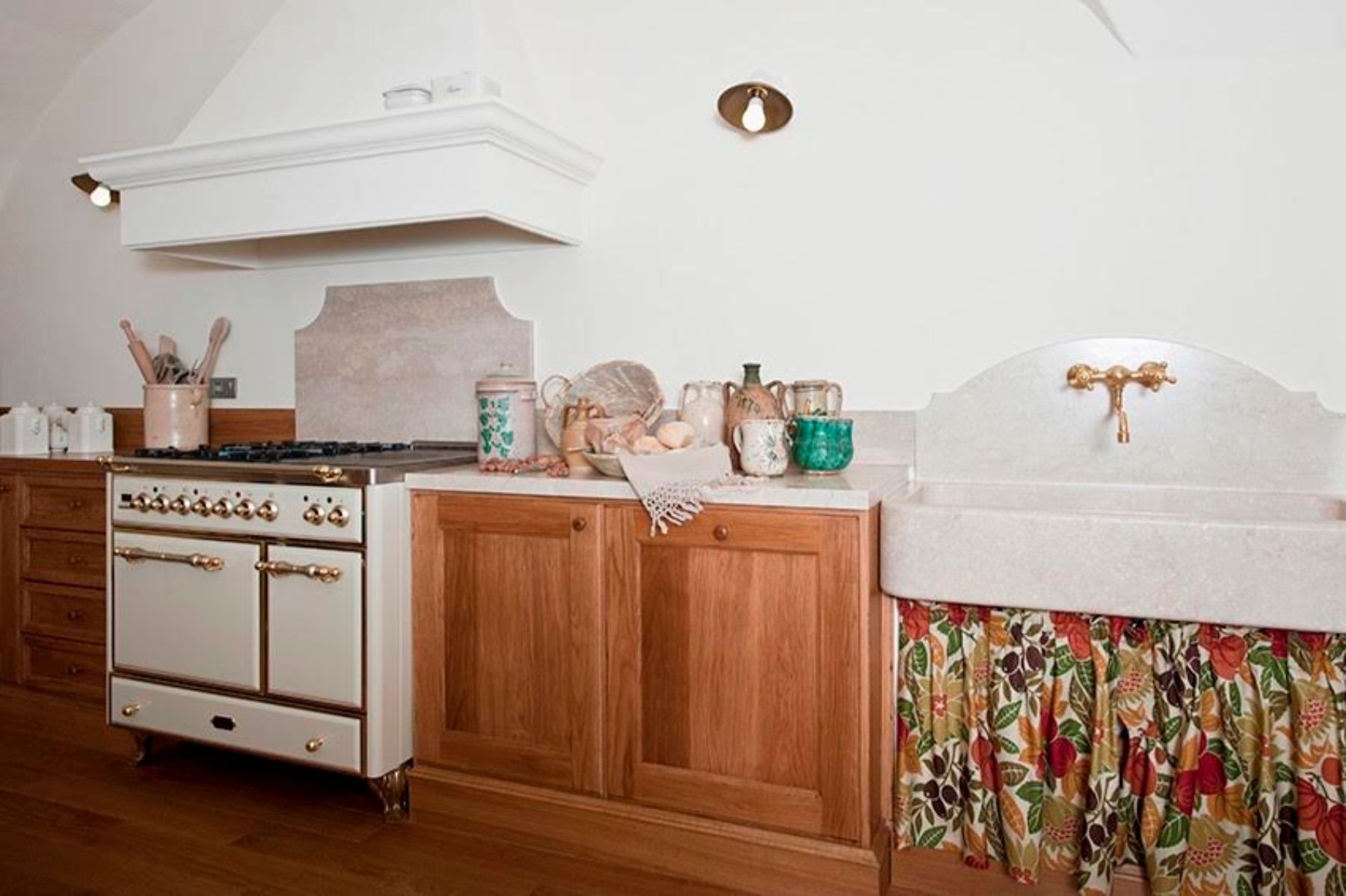 Cucina in legno due colori