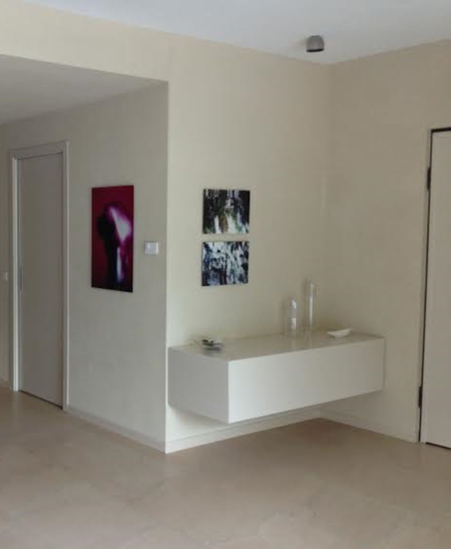 Mobili in legno a sospensione