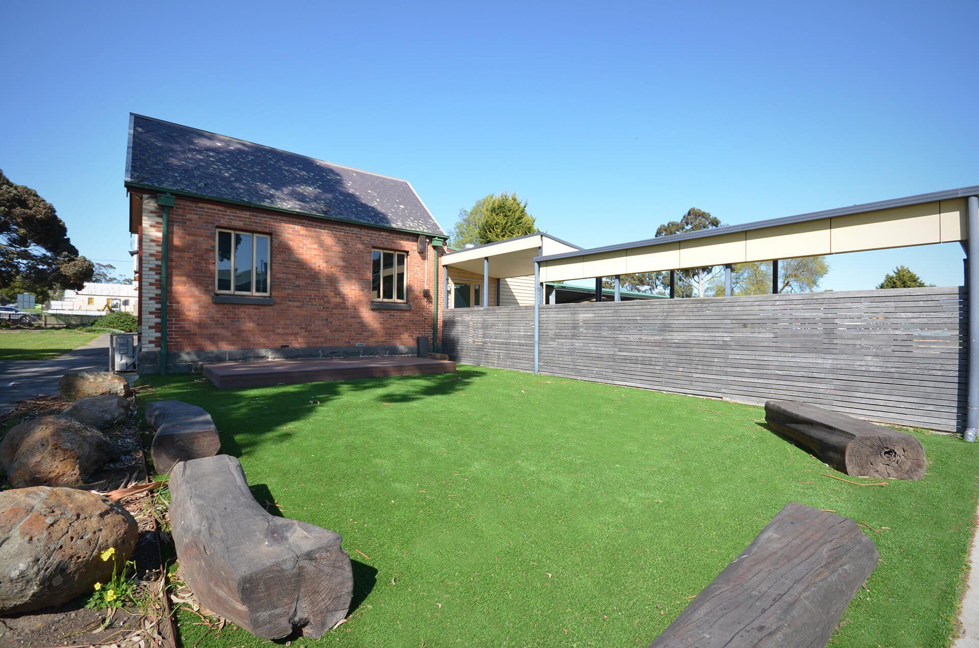 Woady Yaloak Primary School, Exterior