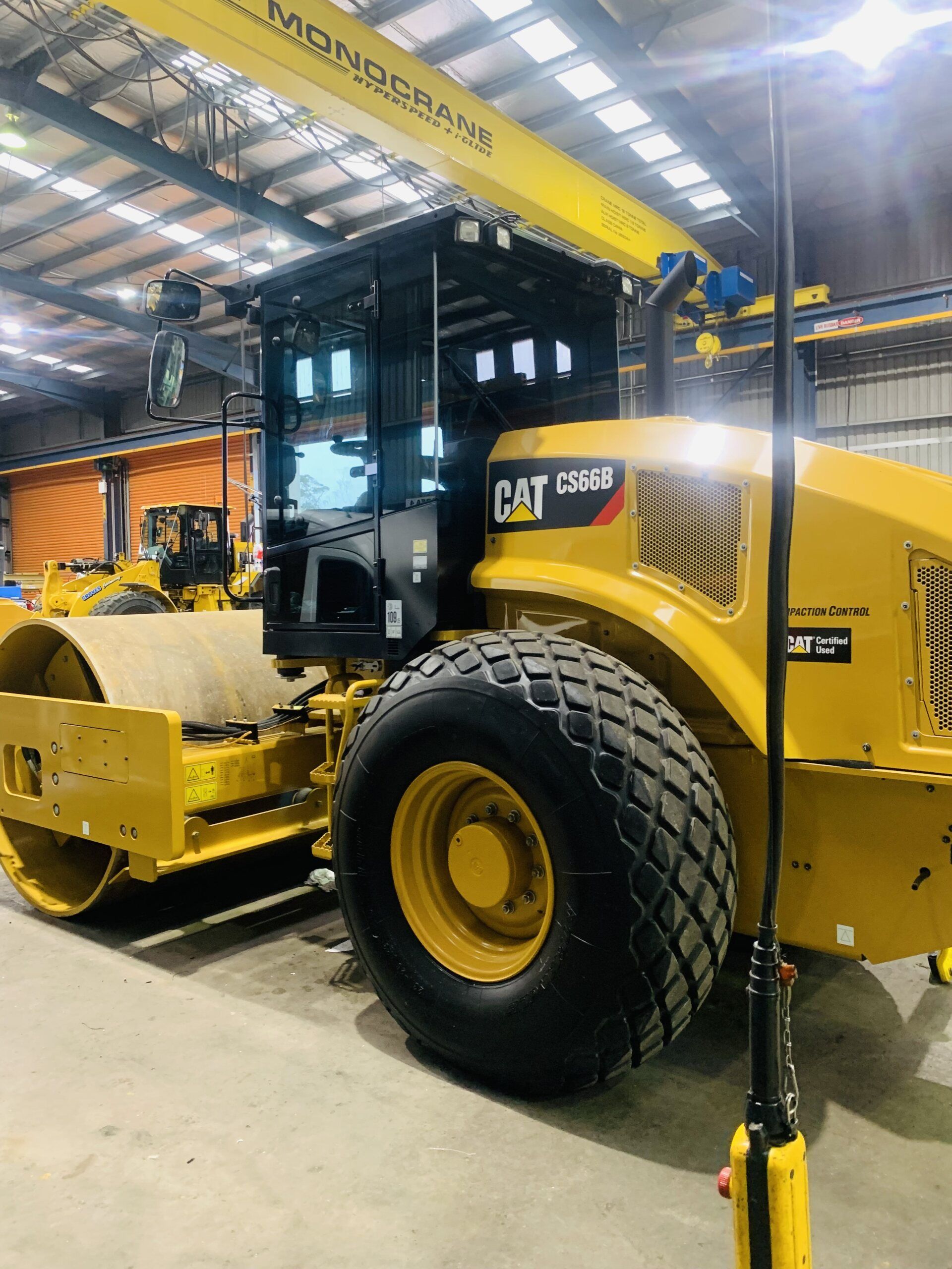 CAT Roller, CAT CS66B, Cat Machinery, Machinery Glass