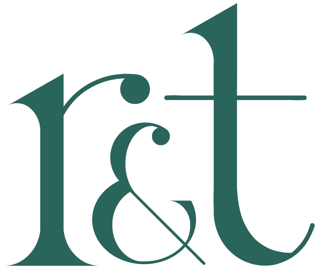 Un logotipo verde con las letras rt y t sobre un fondo blanco.