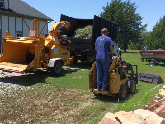 Williams Tree Trimming crew on site