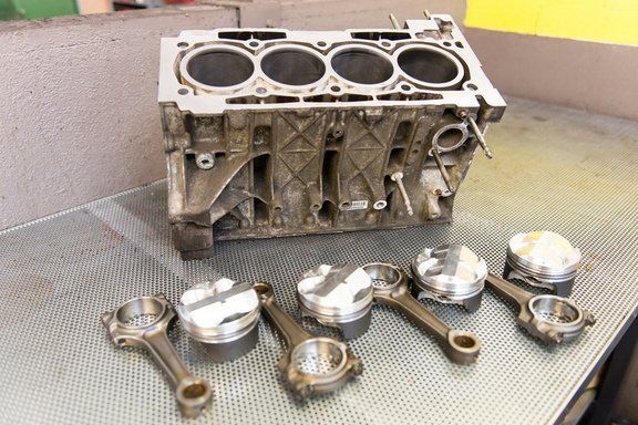 parti in metallo auto