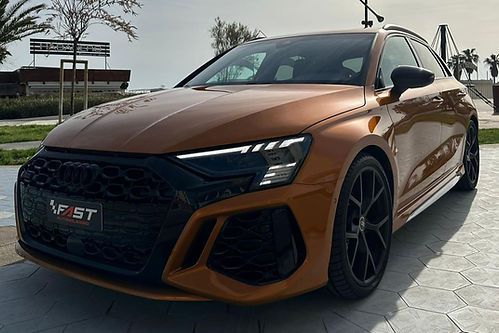 AUDI RS4 ORANGE