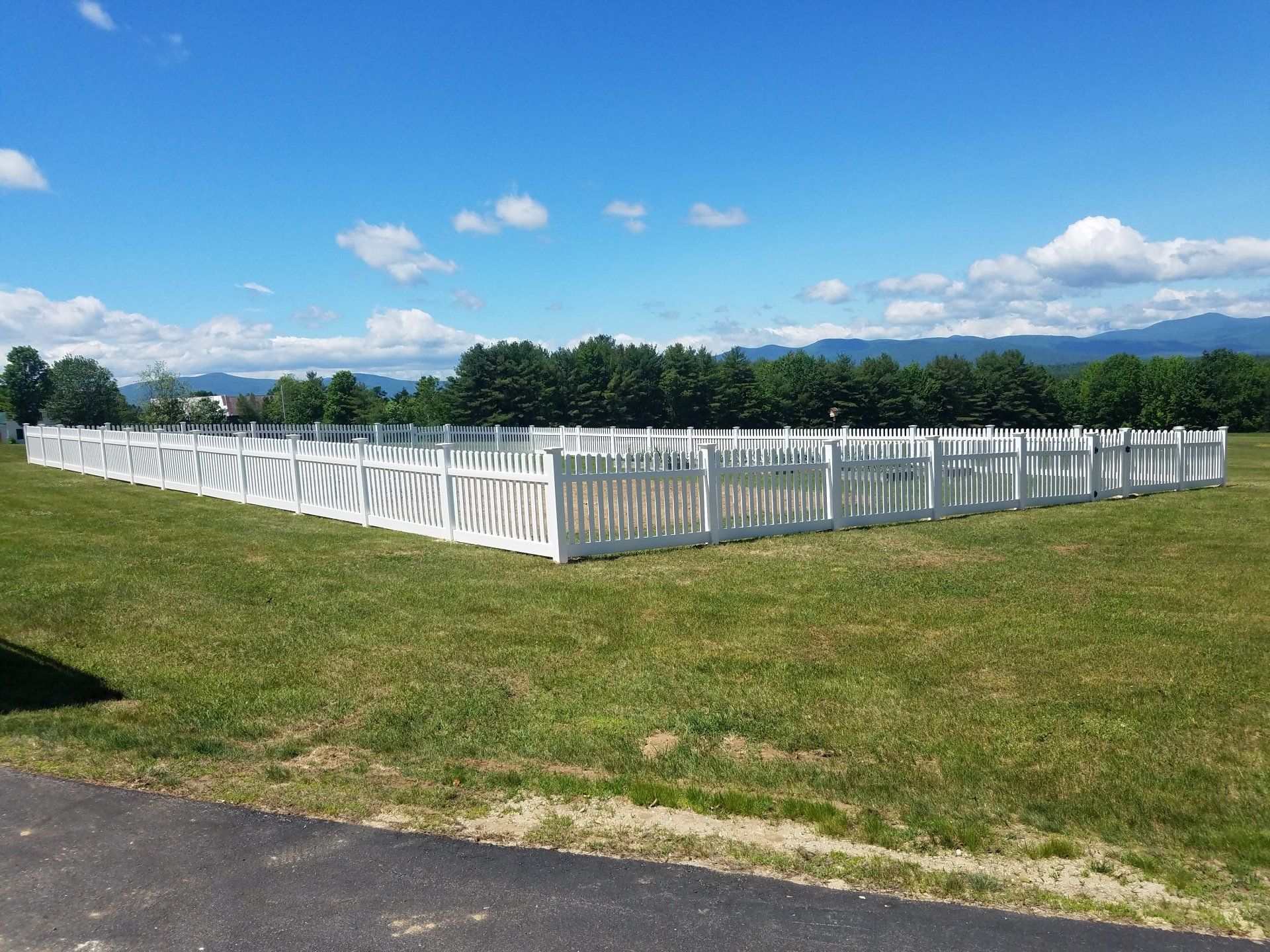 Spaced Picket Vinyl Fence Company in Norway, Oxford, Auburn, Portland & Lewiston, ME