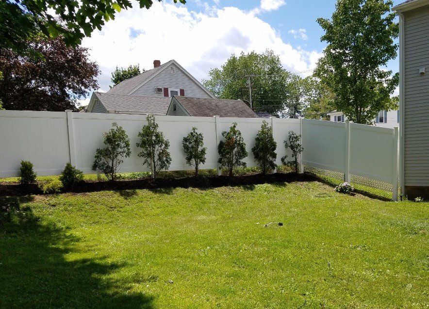 Privacy Vinyl Fence Company in Conway & Ossipee, NH; Windham & Farmington, ME