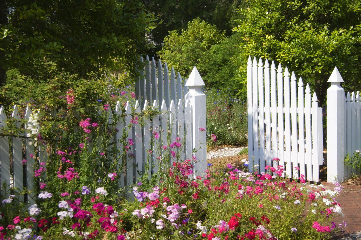 Spaced Picket Fence Company in Norway, Oxford, Auburn, Portland & Lewiston, ME