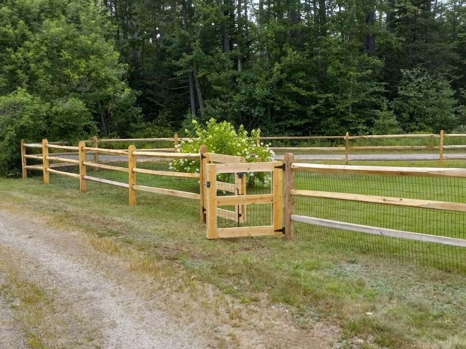 Locust | Norway, Oxford, & Auburn, ME | Ossipee, NH | Double T Fence