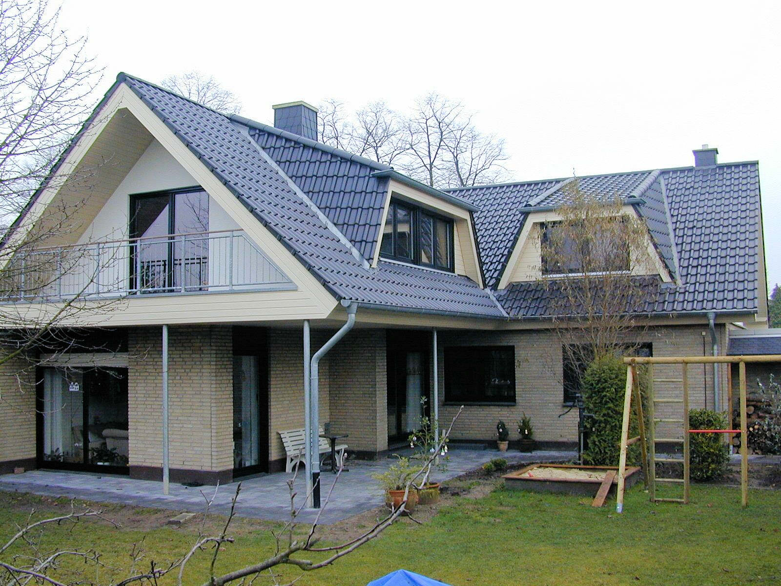 Aufstockung eines Bungalows, Schaffung von Schlaf- und Sanitärräumen
