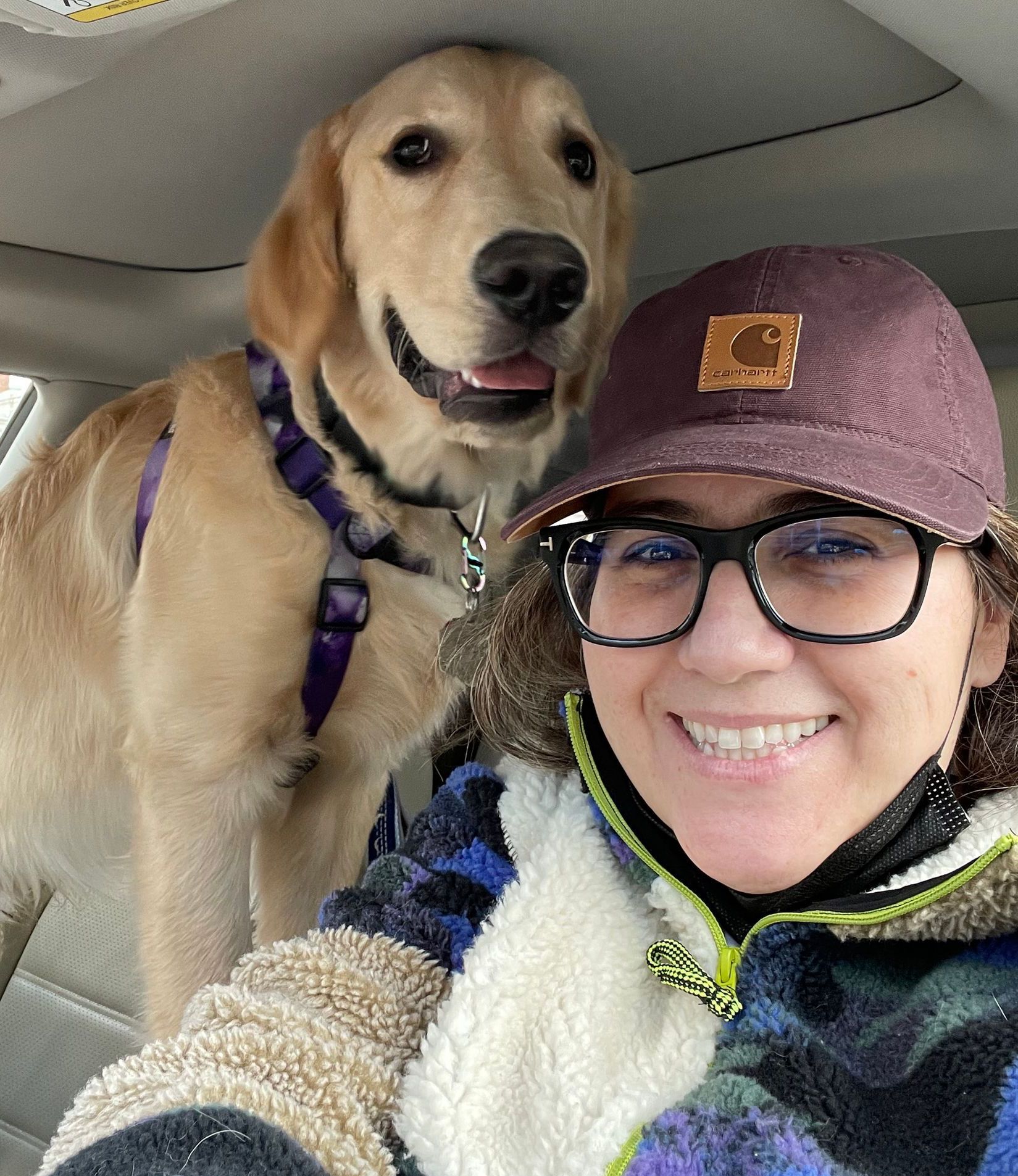 Fairfax County postpartum doula with her golden retriever 