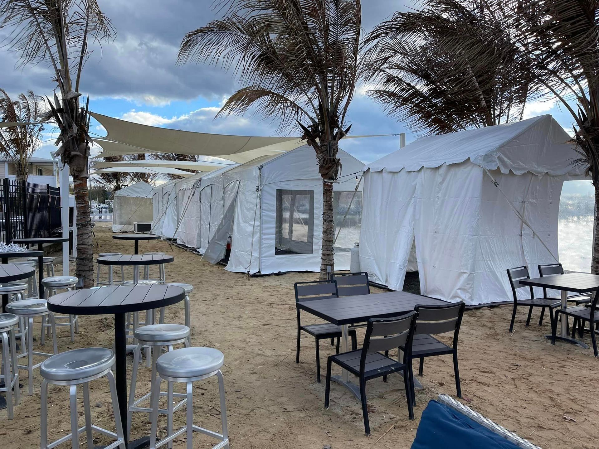 Benefits of Renting an Event Tent for Your Outdoor Celebration