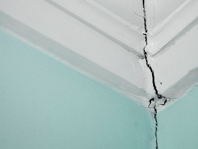 photo of crack in wall