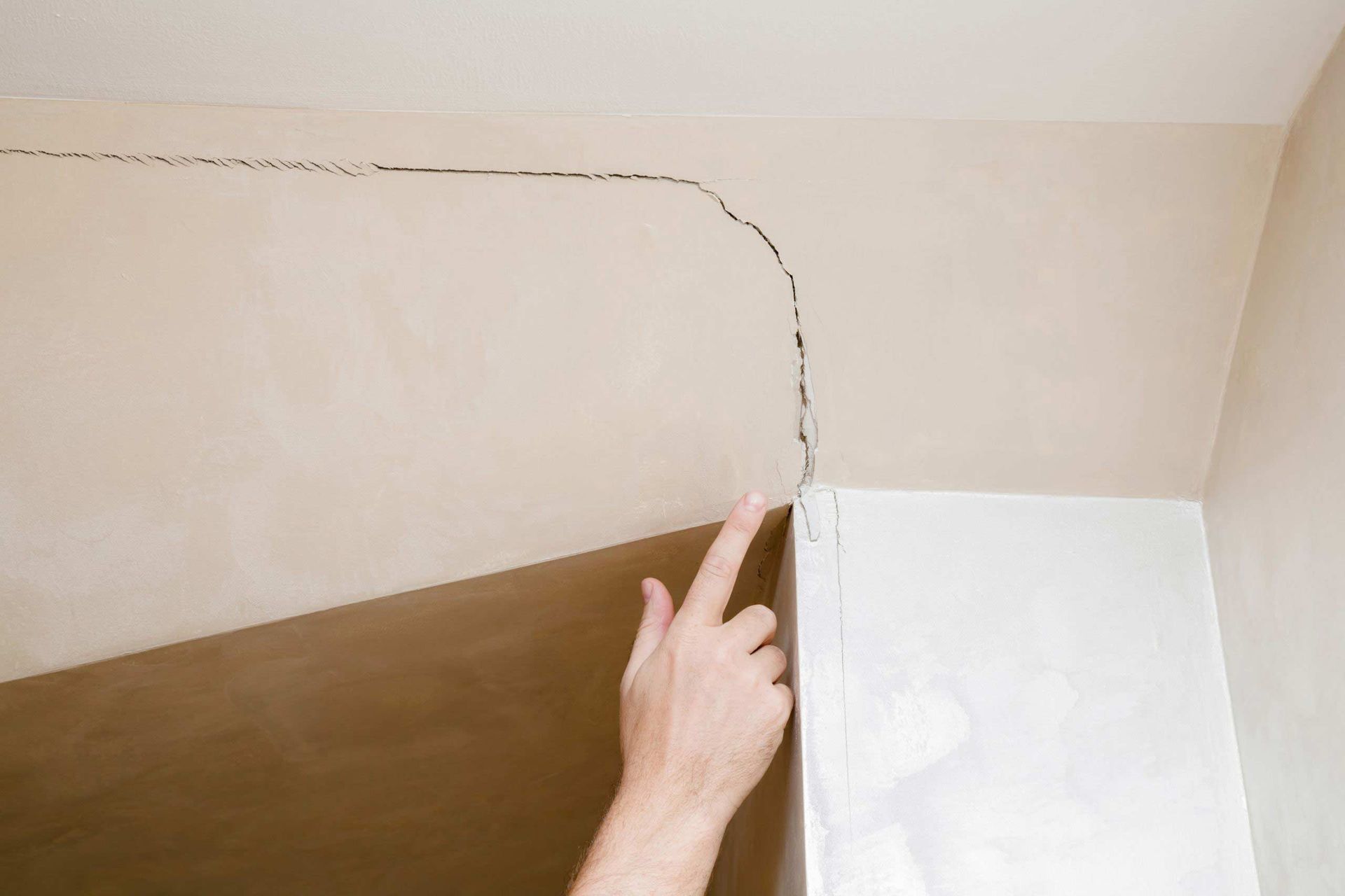 Common Symptoms Cracks in Drywall