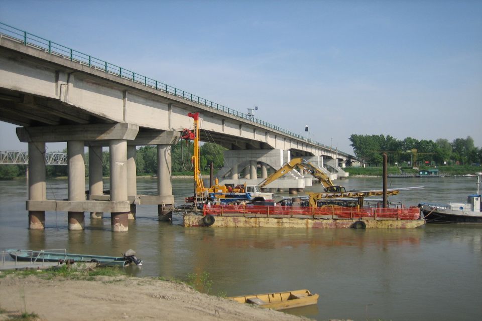Perforazioni sul fiume