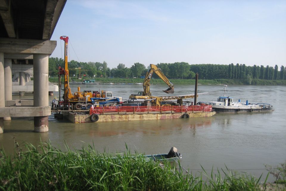 Trivellazioni sul fiume