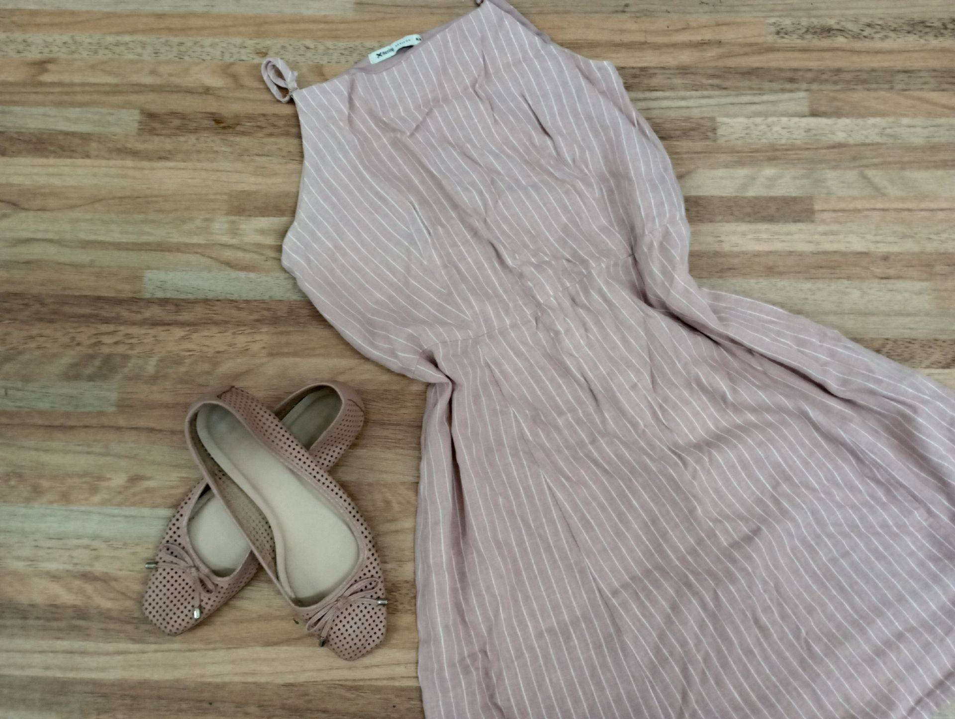 A APAE Sorocaba realiza no próximo dia 28 de outubro, sábado, das 9h às 15h, mais uma edição do “Bazar Desapego do Bem”, com roupas, calçados, acessórios, utensílios, brinquedos, móveis, produtos de cama, mesa e banho, além de livros, revistas, gibis etc.  “Os produtos são provenientes de doações realizadas para a entidade durante todo o ano. Os valores são sempre acessíveis e a renda arrecadada será totalmente revertida para a APAE, além de ser um espaço para pensar na sustentabilidade”, afirma Fábio Umezu, presidente da instituição.  Atuante há 54 anos em Sorocaba, a APAE é responsável por atender mais de 350 pessoas e as respectivas famílias nas áreas da educação, saúde e assistência social. “Ainda há uma grande fila de cadastrados que estão precisando de atendimento”, completa Umezu.  O Bazar Desapego do Bem será na unidade II da APAE Sorocaba, que fica na Av. Dr. Arthur Bernardes, 655, no Jd. Maria do Carmo. Mais informações pelo instagram.com/apaesorocaba.  Serviço: Bazar Desapego do Bem – APAE Sorocaba Dia 28 de outubro, sábado, das 9h às 15h Av. Dr. Arthur Bernardes, 655, Jd. Maria do Carmo Mais informações: instagram.com/apaesorocaba