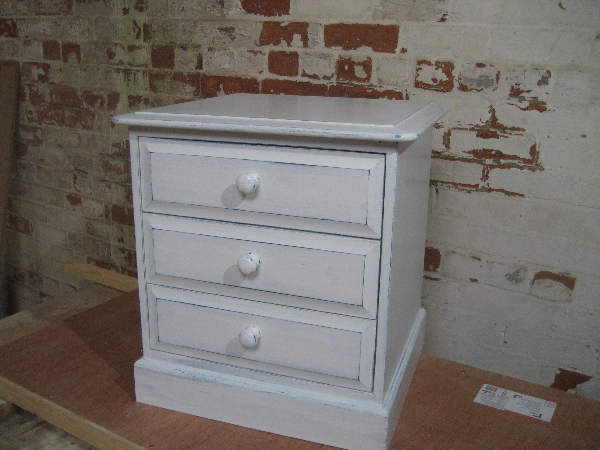 traditional 3 drawer chest