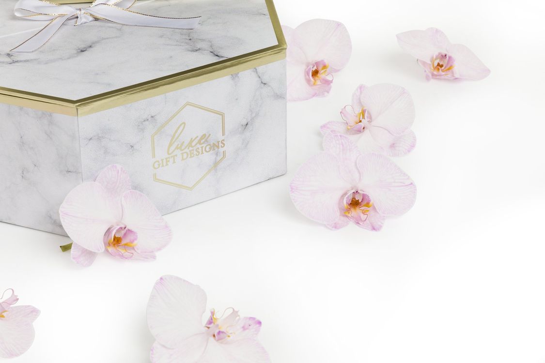 luxe gift design white box with flowers