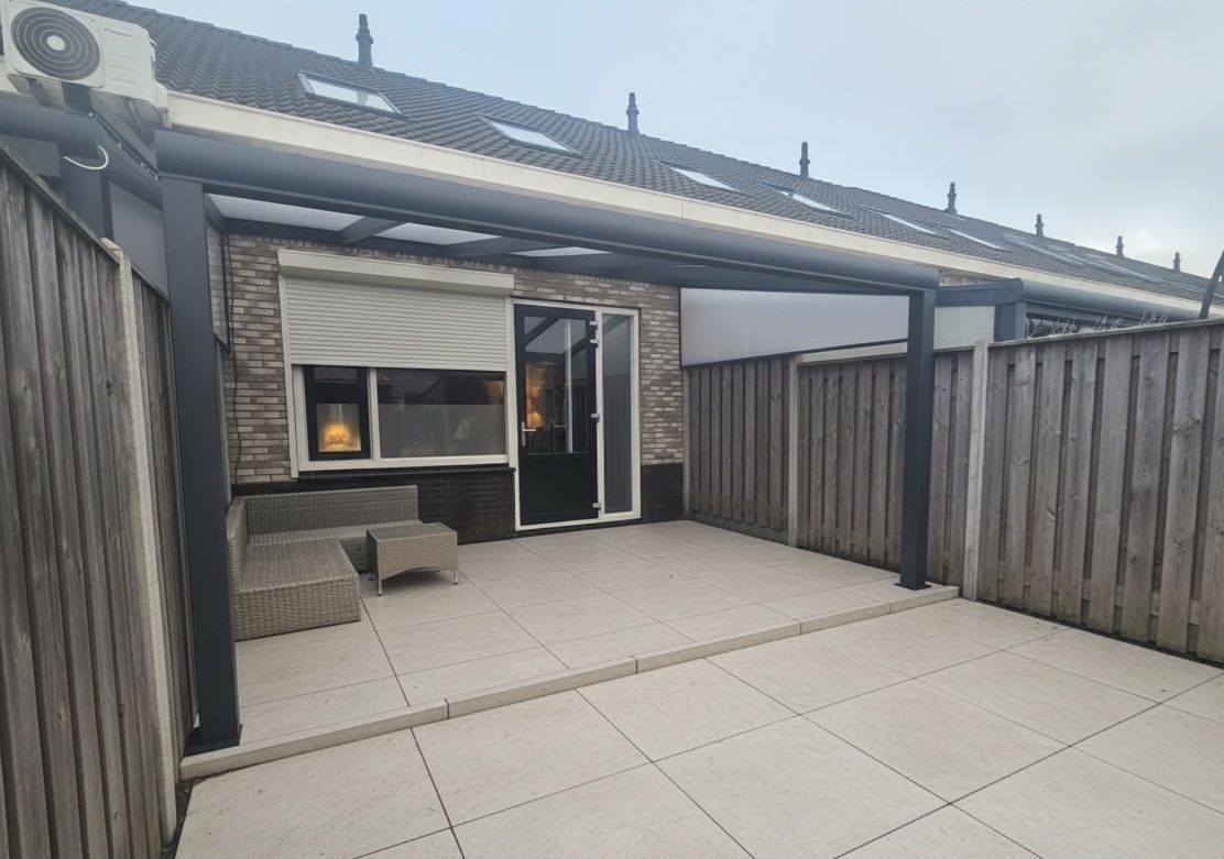 Aluminium veranda met polycarbonaat dak geplaatst in Arnhem â VerandaGo