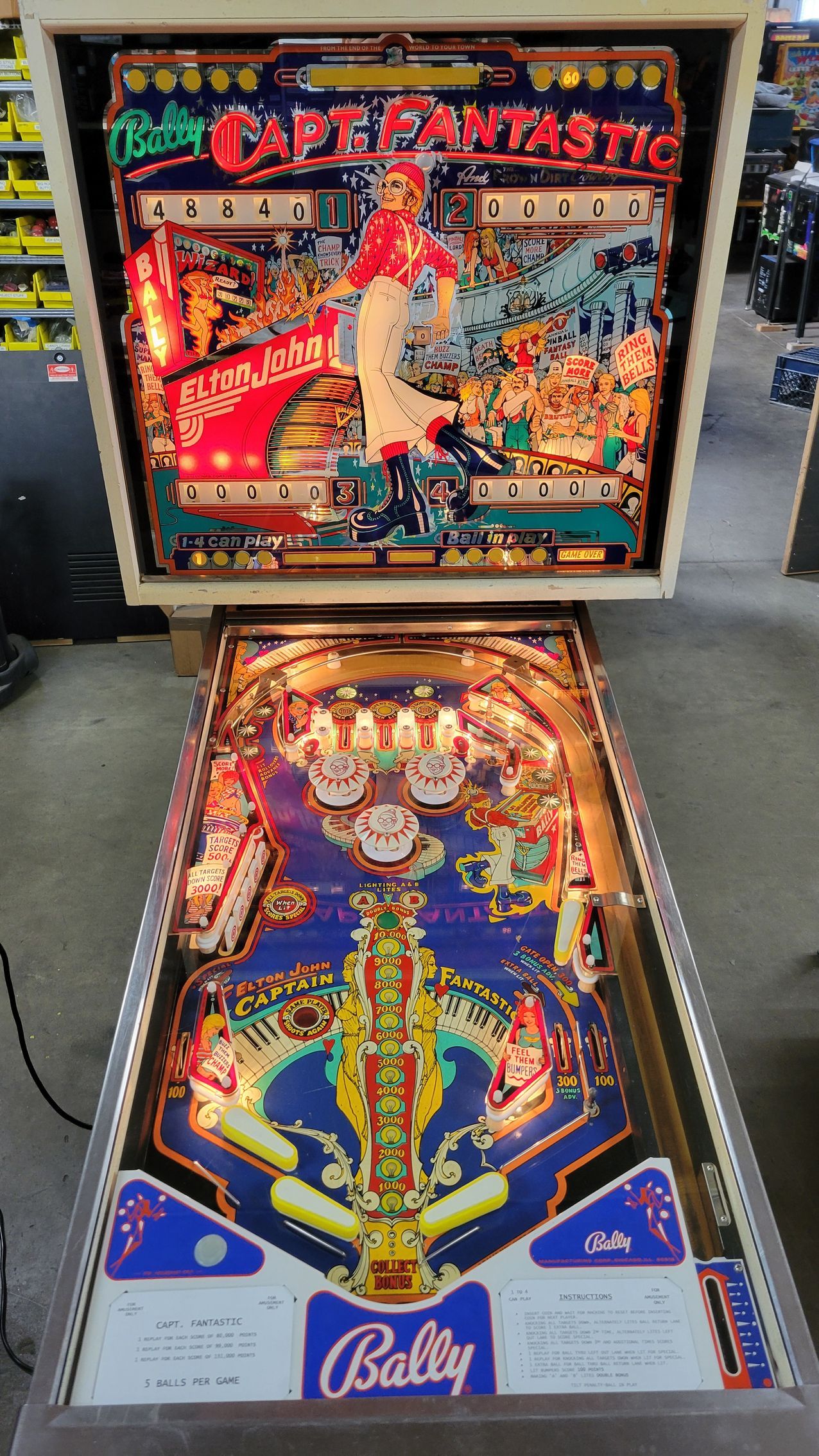 A pinball machine is sitting on a table in a room.