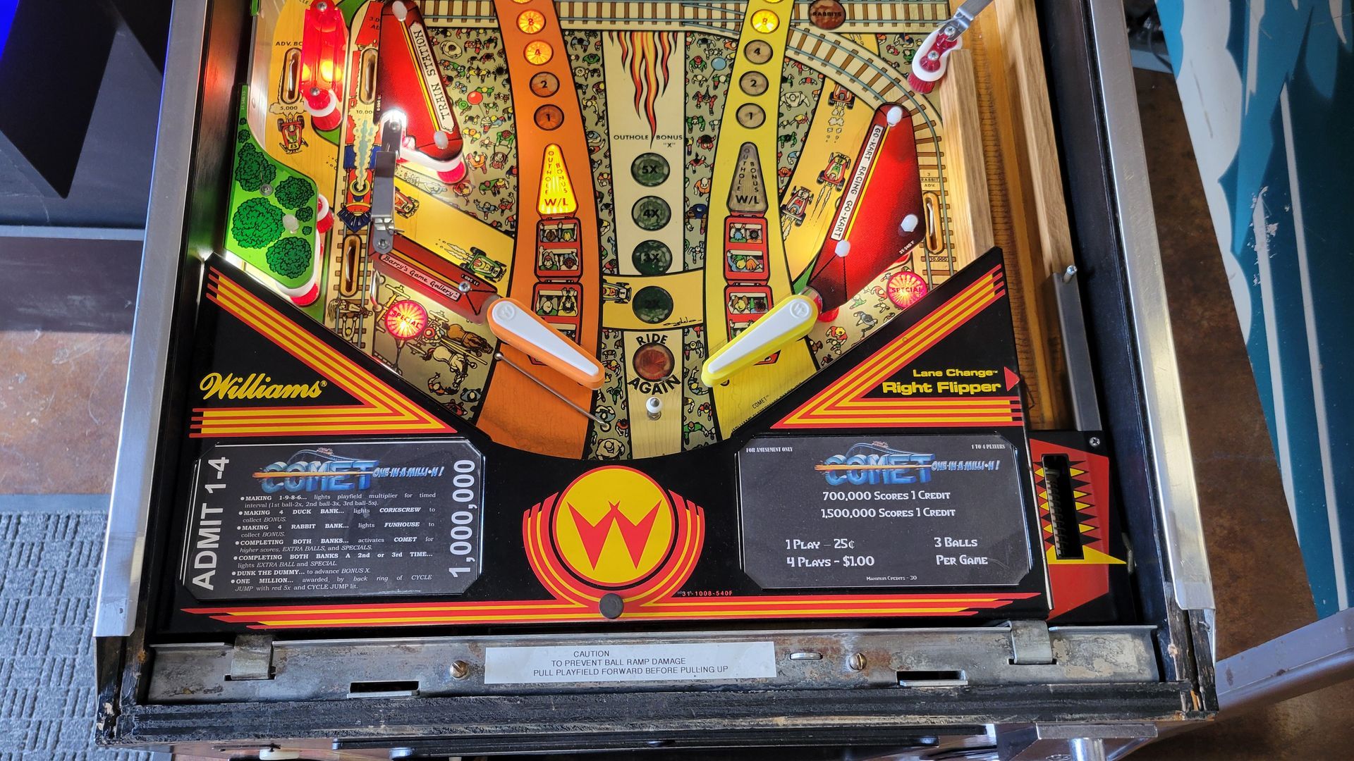 A pinball machine with the letter w on it