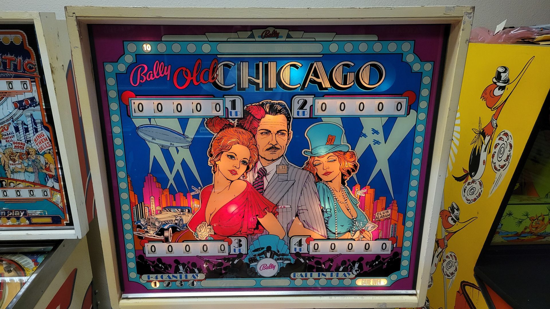 A pinball machine that says chicago on it
