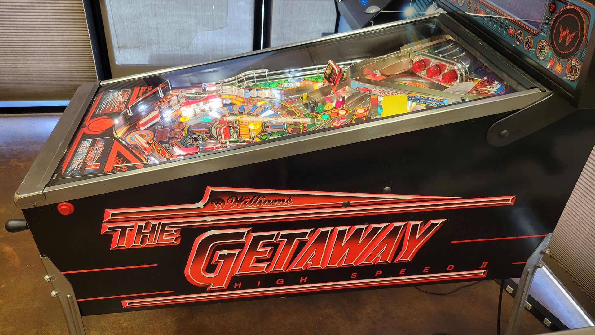 A pinball machine with the word getaway on it