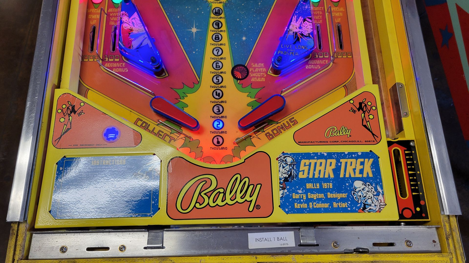 A pinball machine that says star trek on it