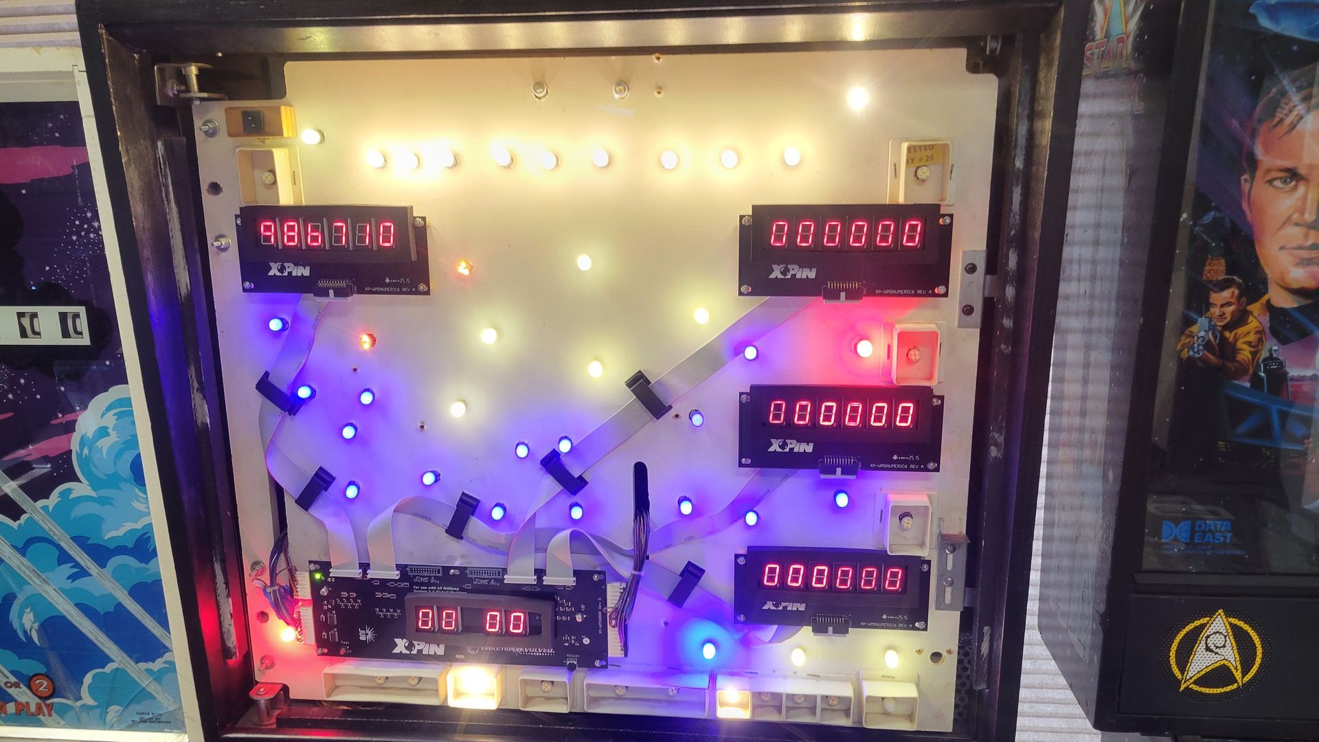 A pinball machine with a lot of lights on it
