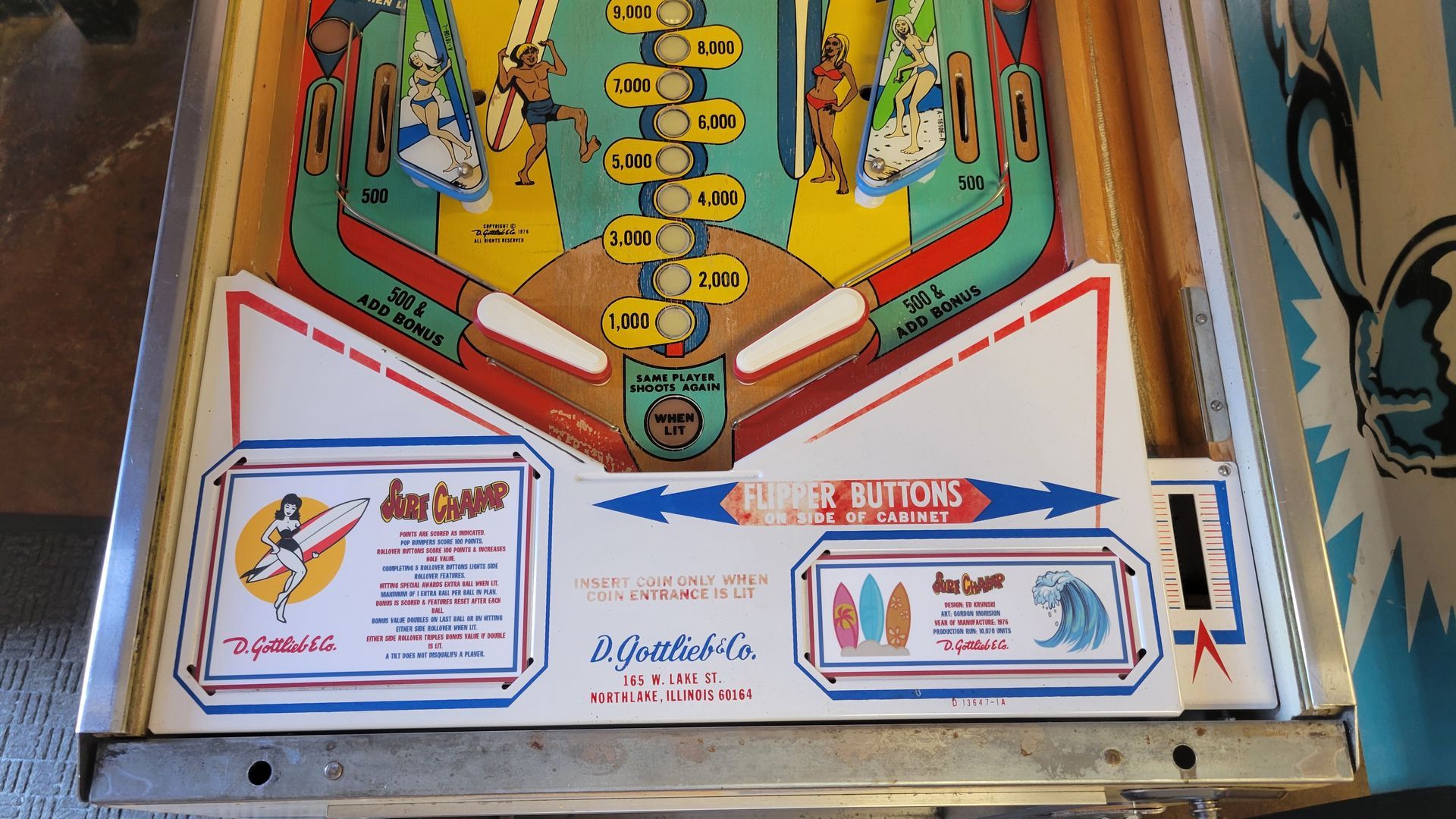 A pinball machine that says ' don roger ' on it