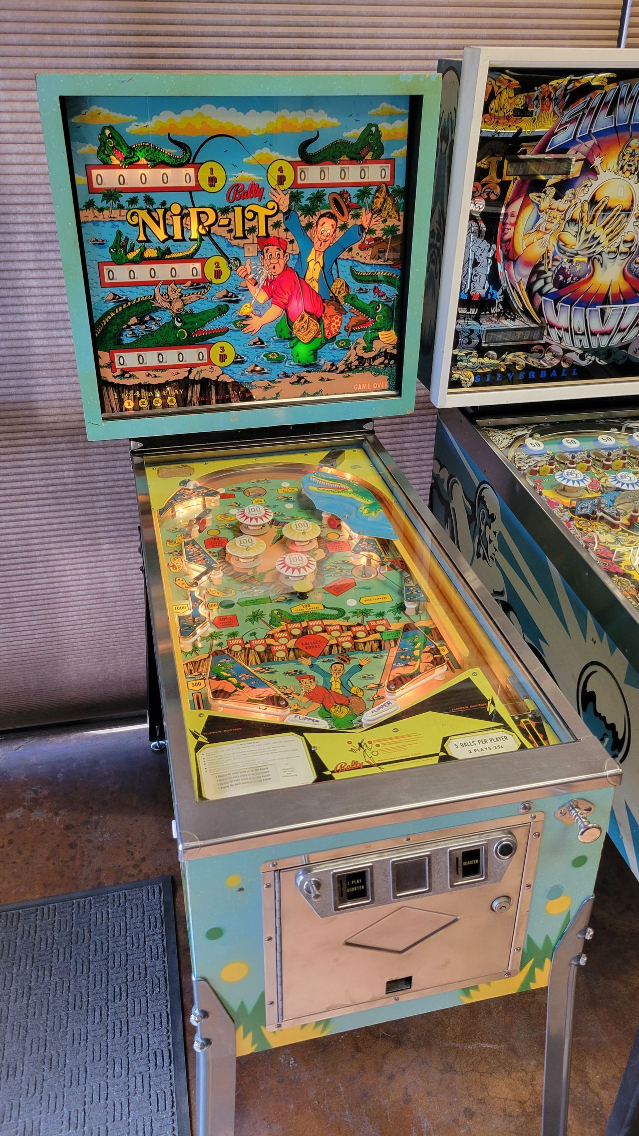 A pinball machine is sitting on top of a wooden table.