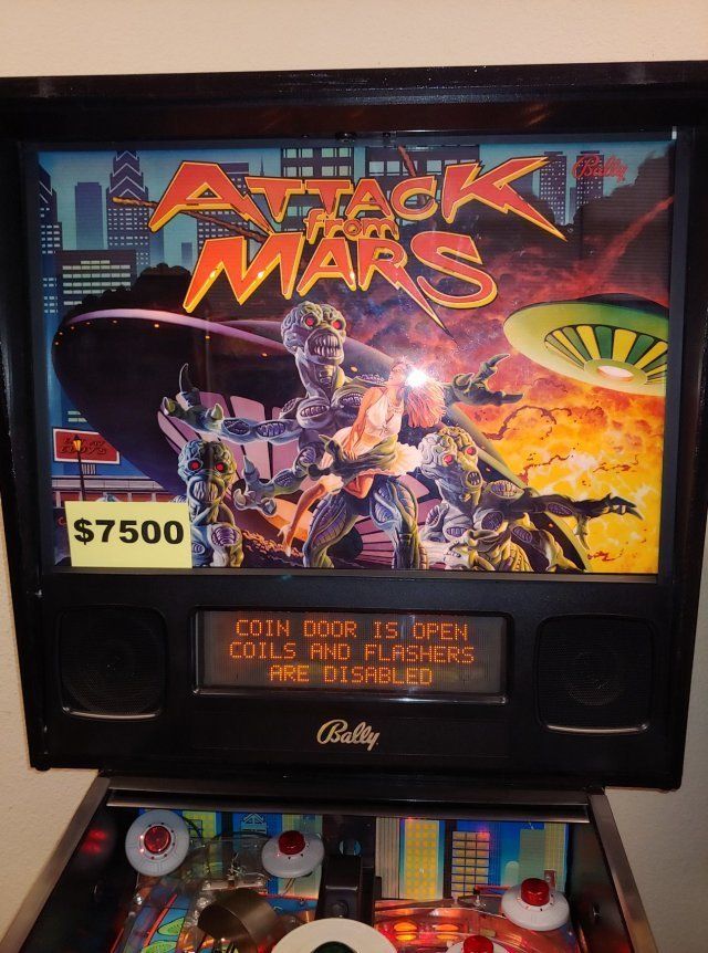 A pinball machine that says attack wars on it