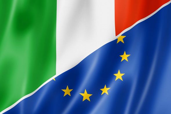 metà bandiera italiana e metà bandiera dell'UE