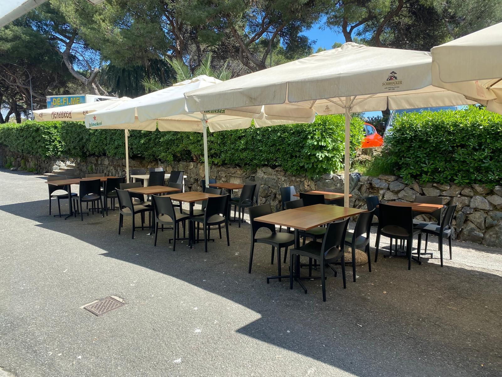 LA-GIOIA-PIZZERIA-E-KEBAB SPAZI ESTERNI FOTO 2