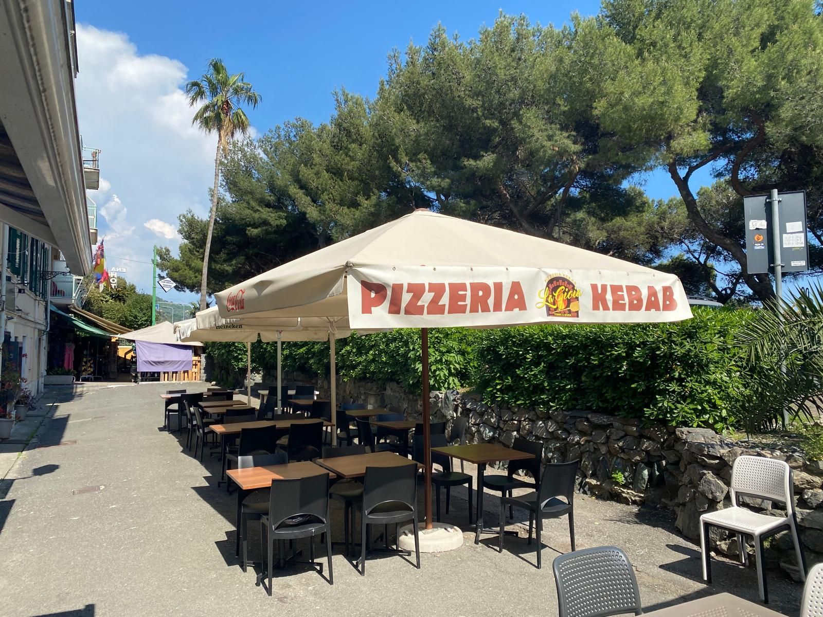 LA-GIOIA-PIZZERIA-E-KEBAB SPAZI ESTERNI FOTO 3