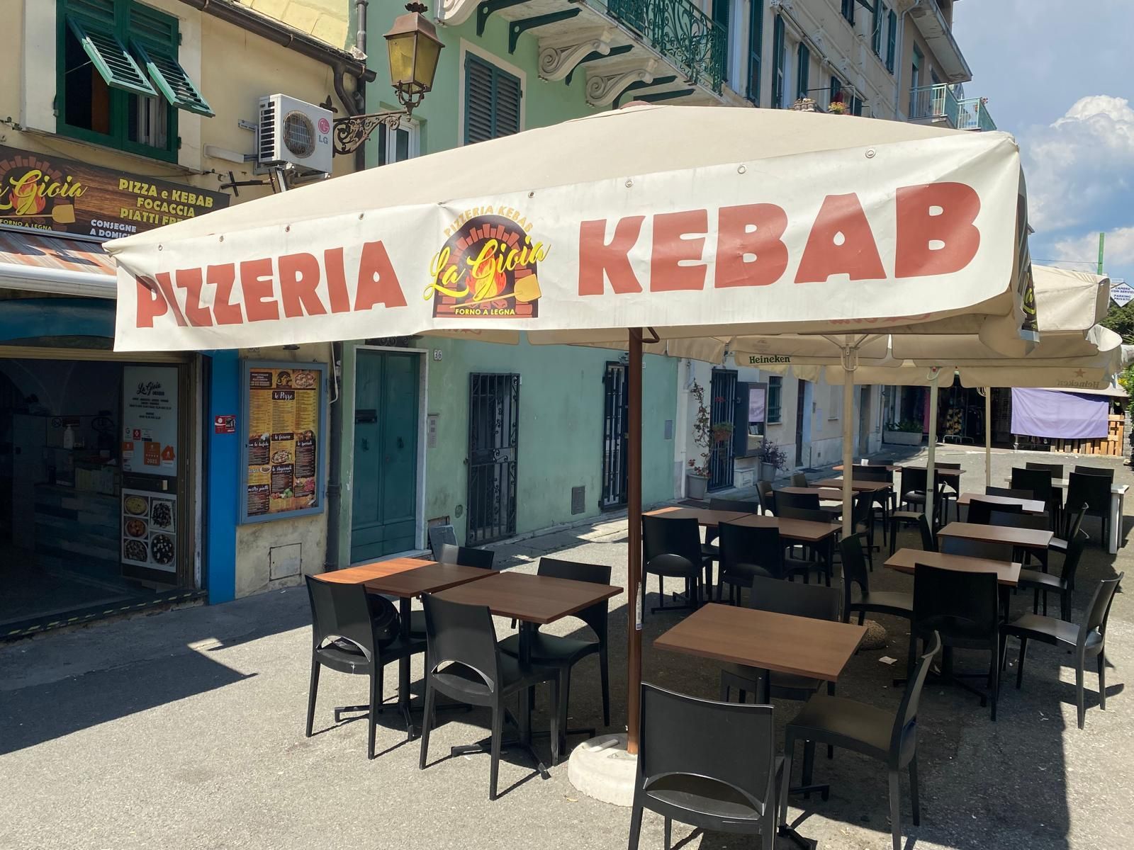 LA-GIOIA-PIZZERIA-E-KEBAB SPAZI ESTERNI FOTO 4