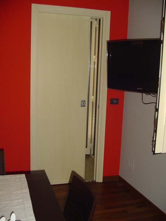 Porta in colore bianco