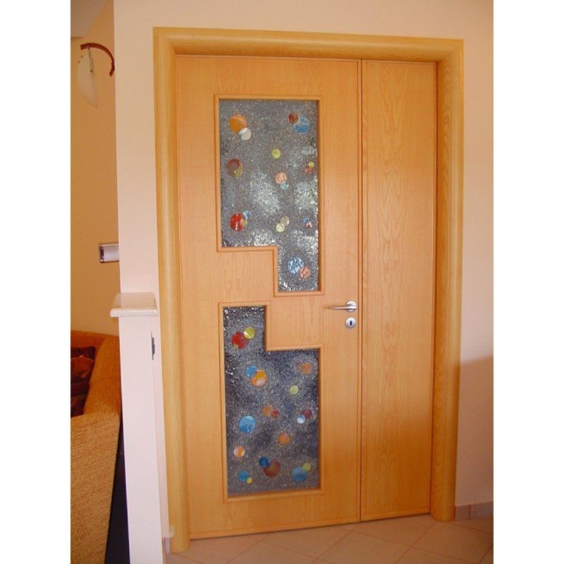 Porta in legno chiaro