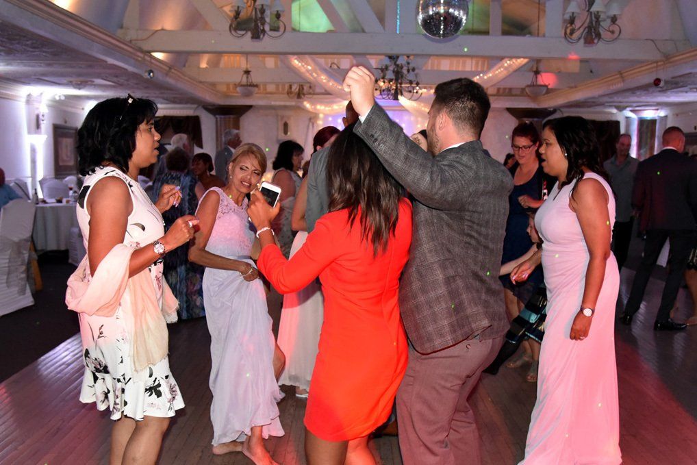 Wedding DJ, Reception Party, Delphy Niagara Falls
