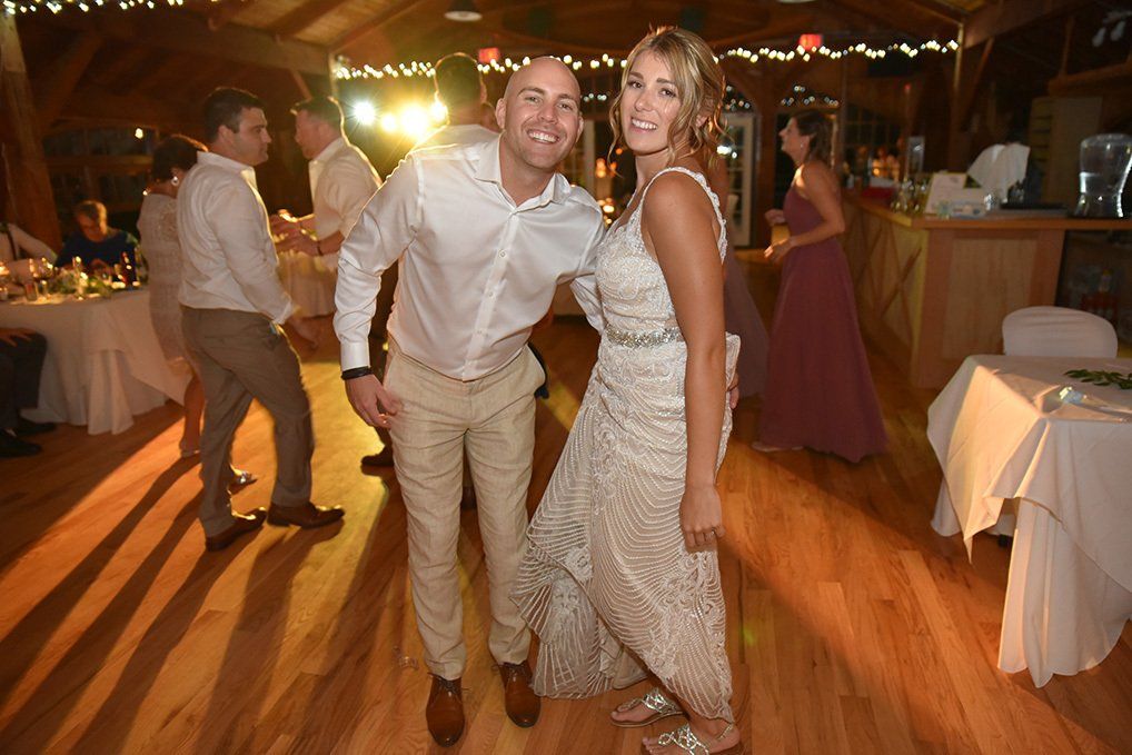 Newlyweds, Niagara Falls, DJ