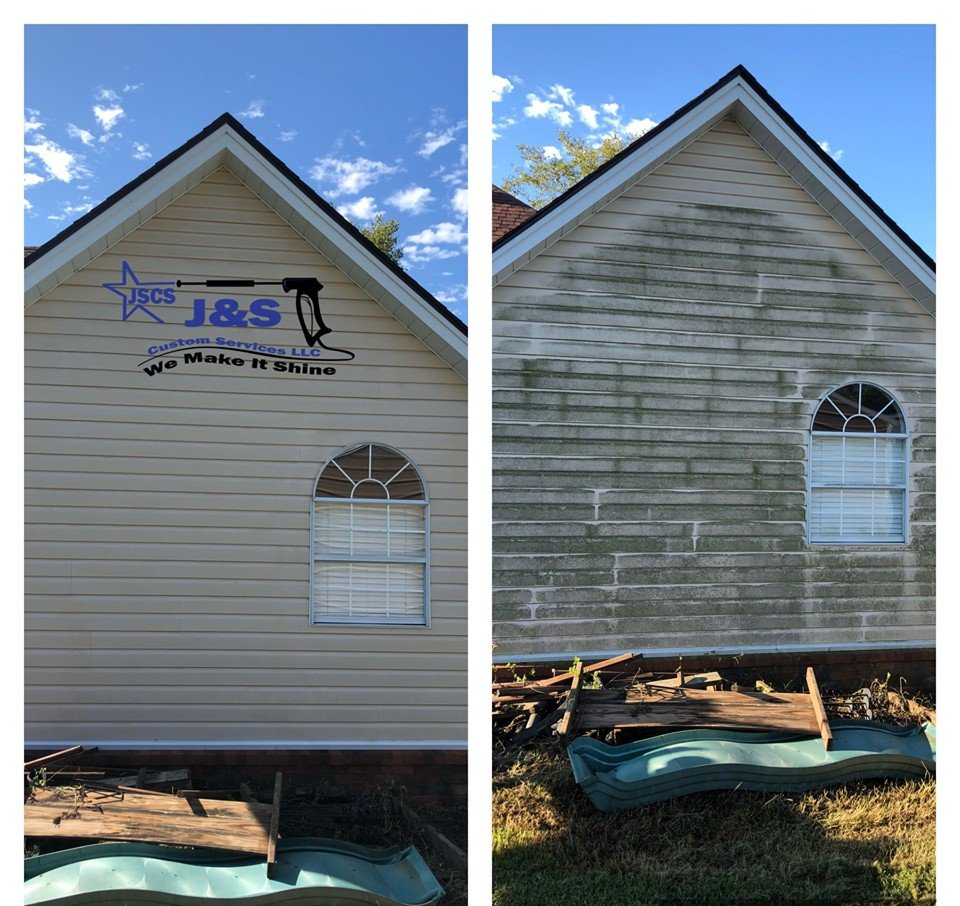 Before and after of house siding wash in Arkansas