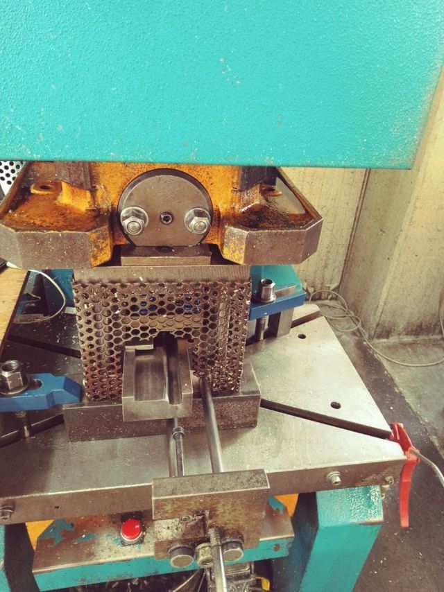 macchinario per la punzonatura