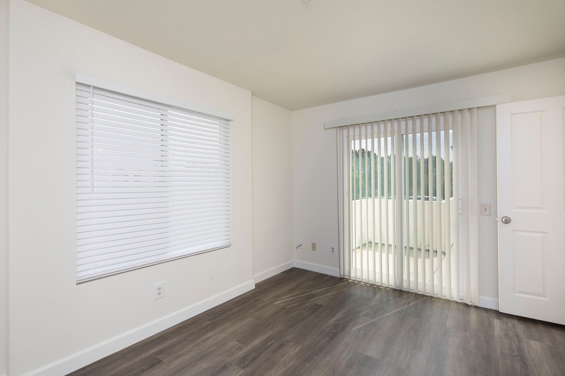 Cardiff by the Sea Interior Photo