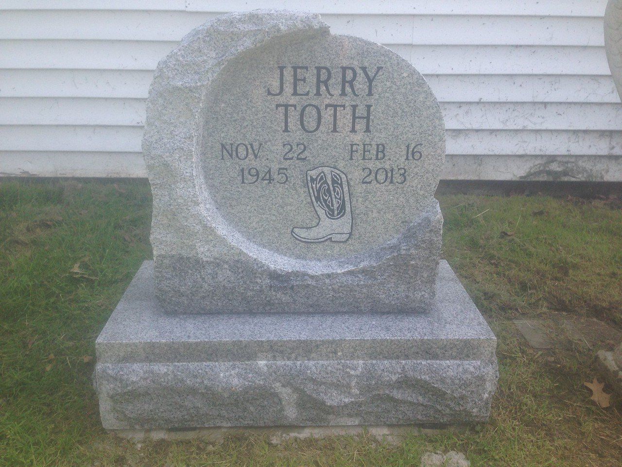 Moon Circle Shaped Monument — Willoughby, OH  —  Northcoast Memorials