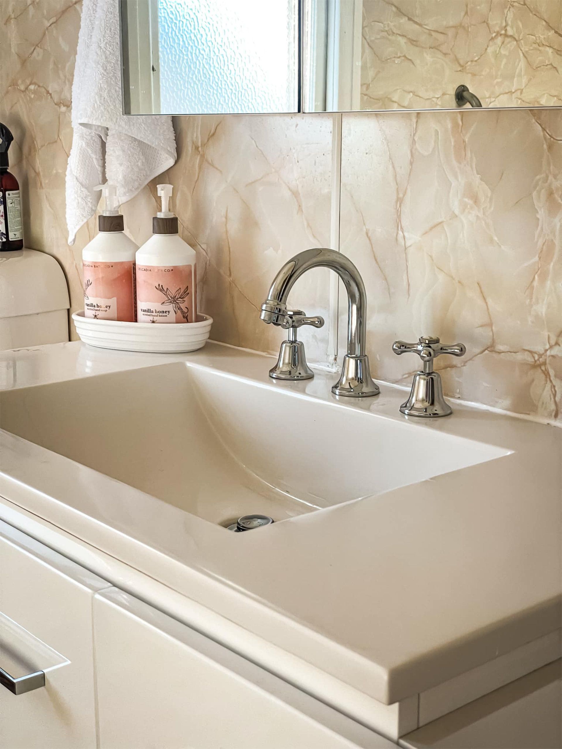 King Wise Farmhouse Bathroom