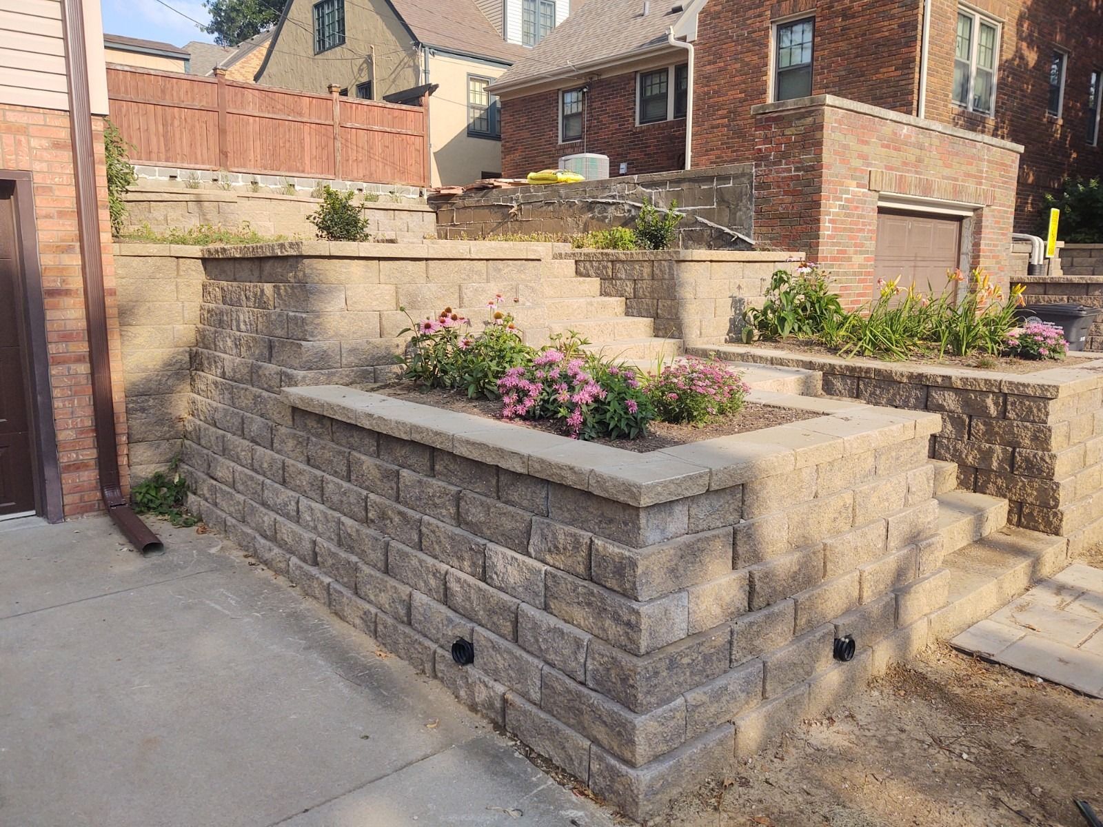 Strong Concrete - Omaha, Nebraska - Mascoutah, IL - Jensen Retaining Walls