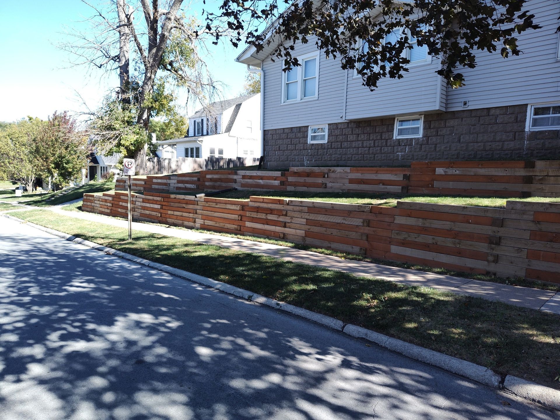 Colored Wooden Wall - Omaha, Nebraska - Mascoutah, IL - Jensen Retaining Walls