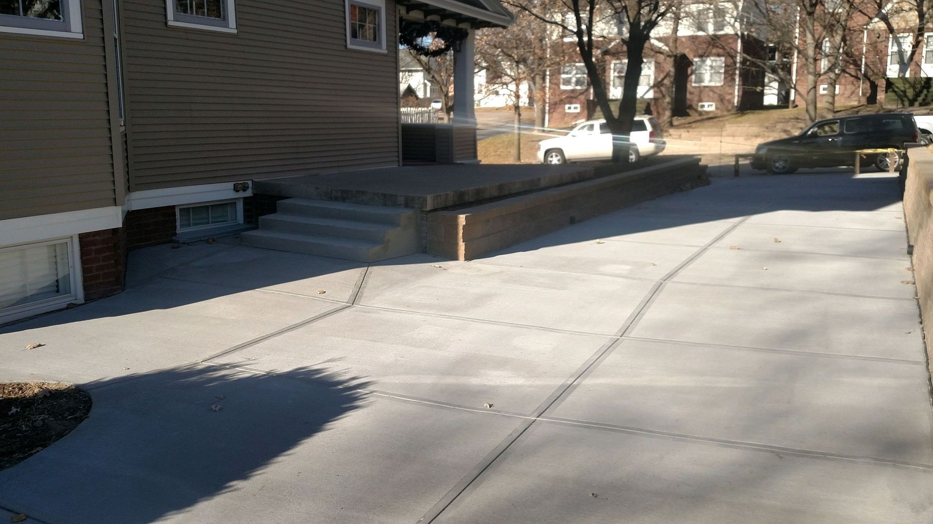 Driveway Near House - Omaha, Nebraska - Mascoutah, IL - Jensen Retaining Walls